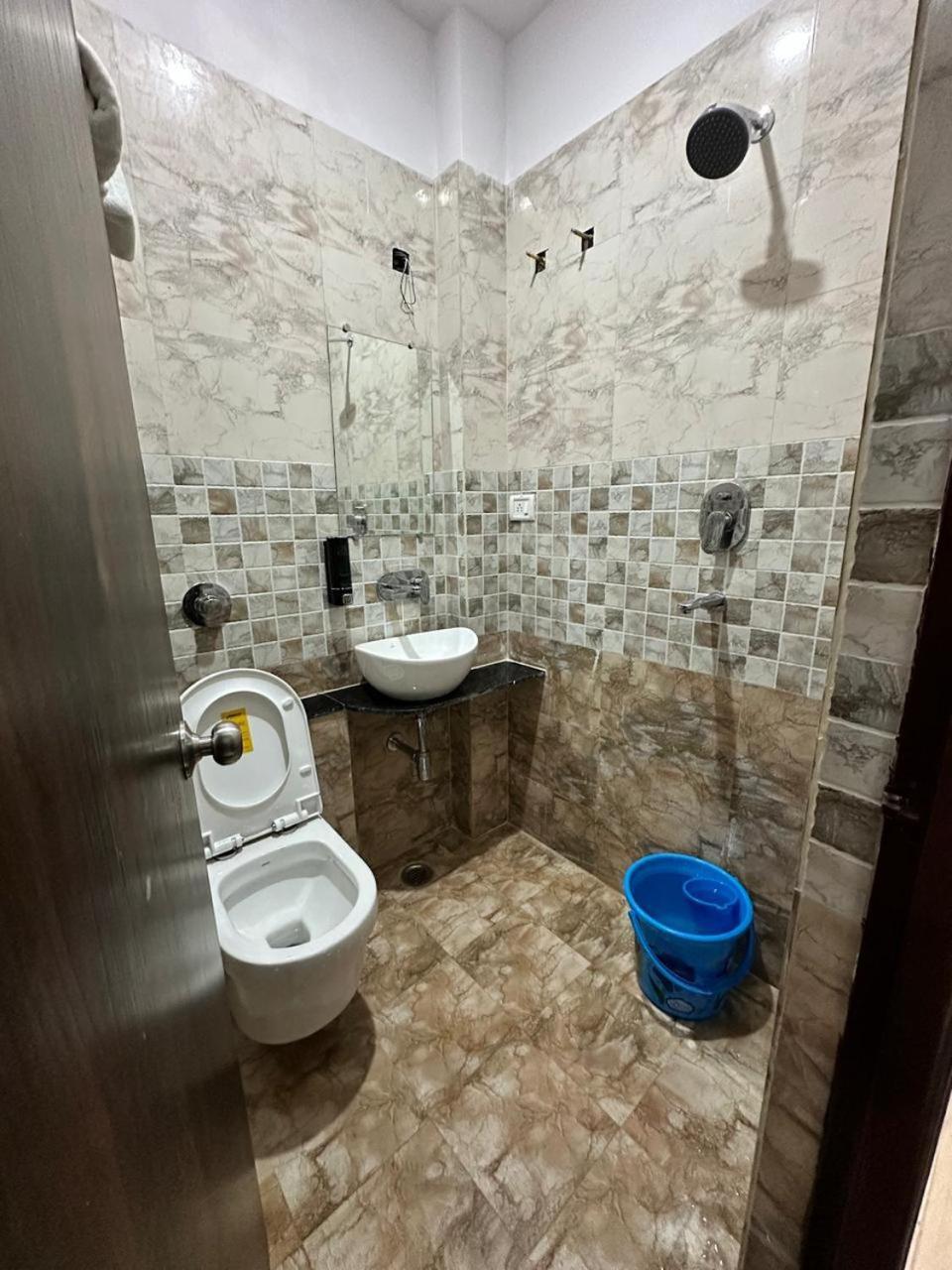 Cable Car Hotel Varanasi Bagian luar foto