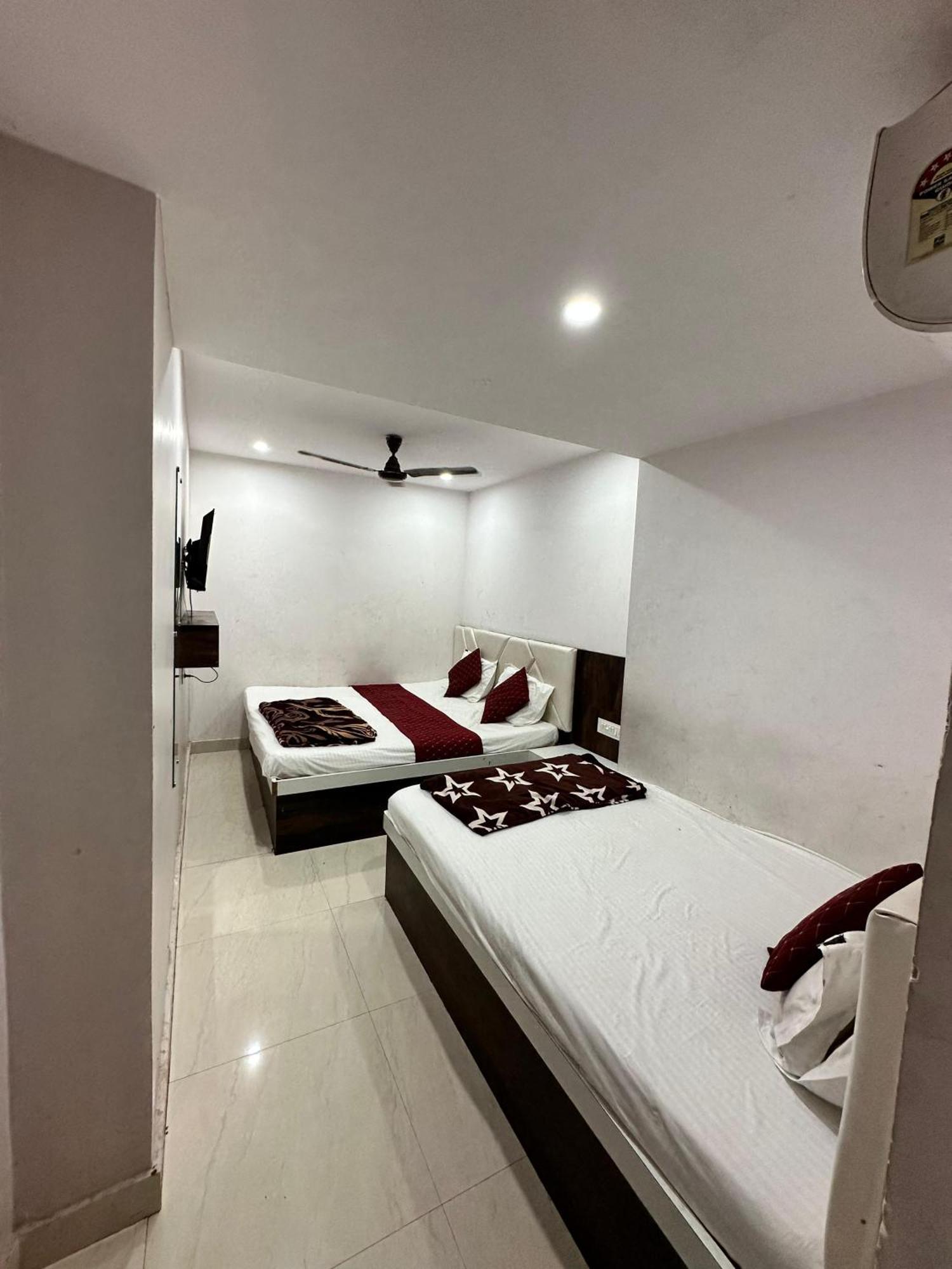 Cable Car Hotel Varanasi Bagian luar foto