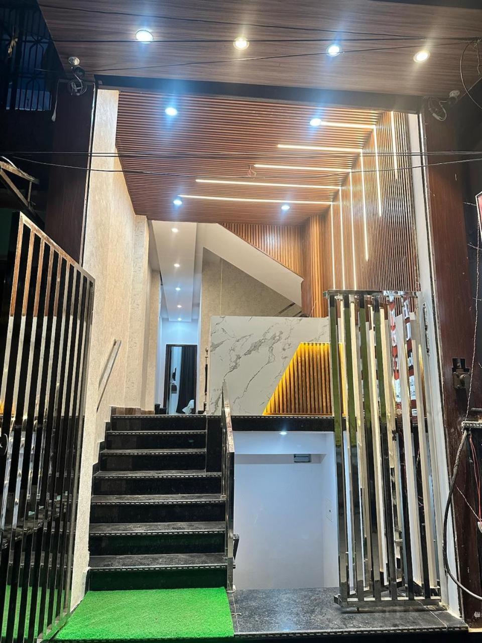 Cable Car Hotel Varanasi Bagian luar foto