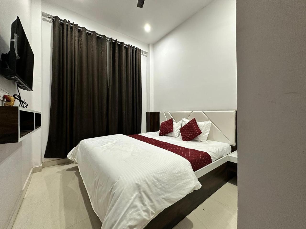 Cable Car Hotel Varanasi Bagian luar foto