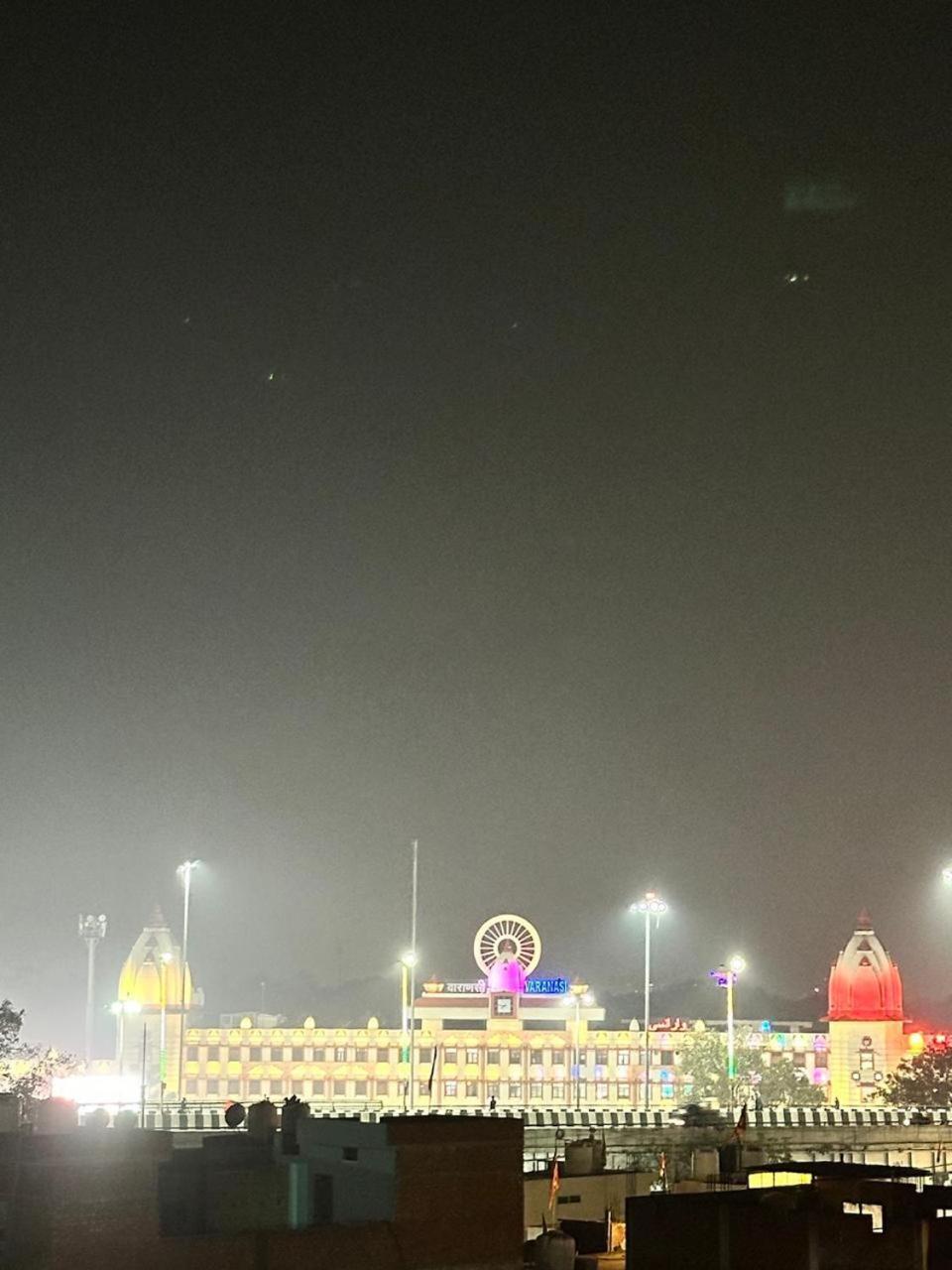 Cable Car Hotel Varanasi Bagian luar foto