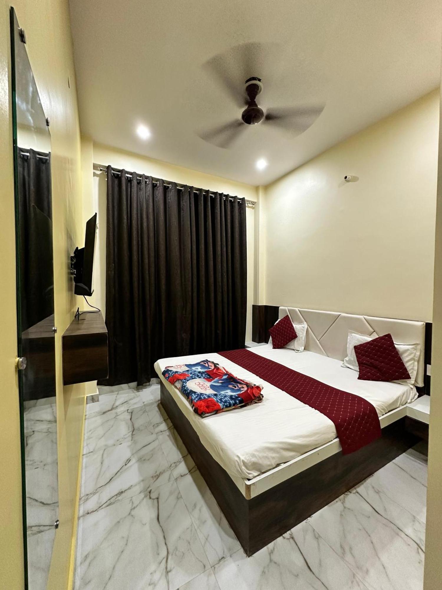 Cable Car Hotel Varanasi Bagian luar foto